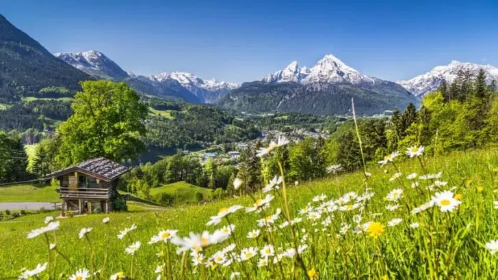 What is Hut to Hut Hiking?