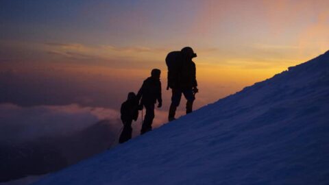 how much do mountain guides make