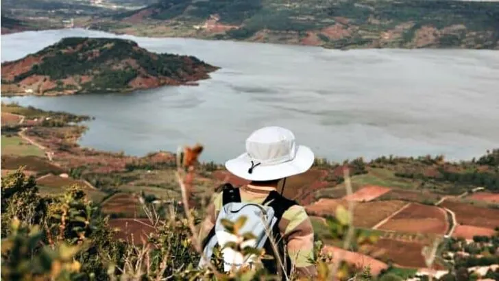 Best Hiking Hat for Sun? (7 Crowd Favorites)