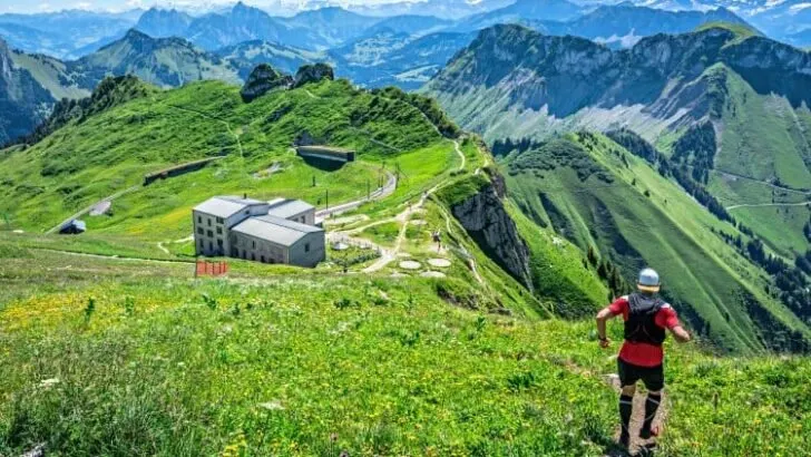 Trail Running vs Mountain Running (5 key differences with examples)