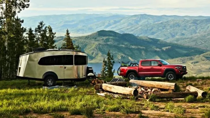 Best Travel Trailers Under 4000 lbs? (7 Lightweight Options)