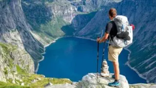 how much water should you drink on a 10 mile hike