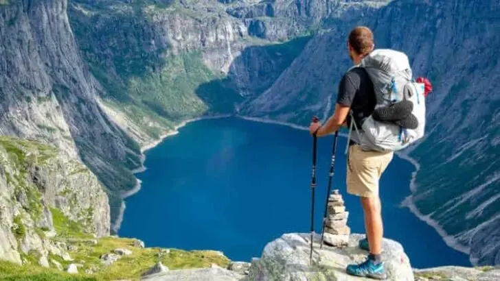 How Much Water Should You Drink on a 10 Mile Hike?