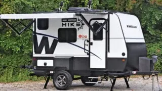 small camping trailers with bathrooms