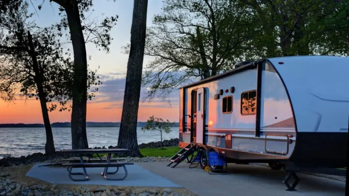 How Much Does a 30-Foot Travel Trailer Weigh?