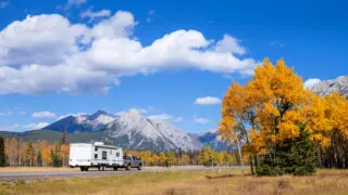 can a 1/2 ton truck pull rv