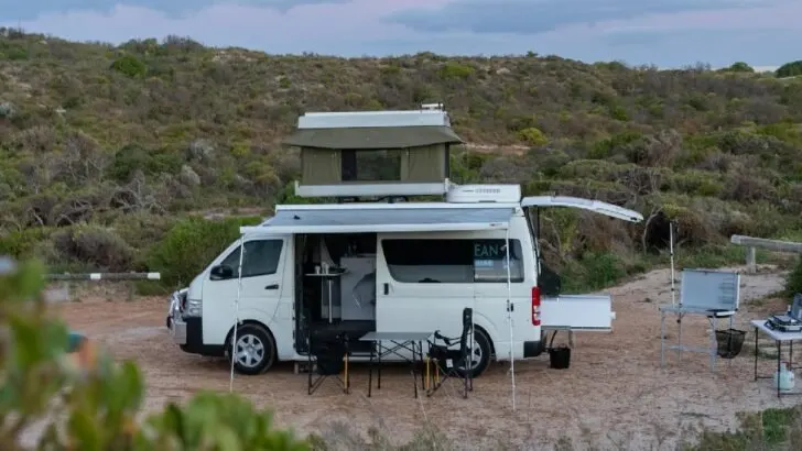 What does “full hookup campsite” mean?