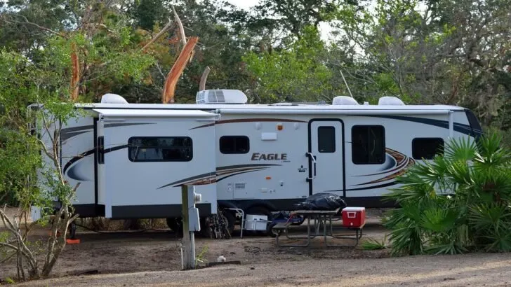 What does it mean to full time RV?