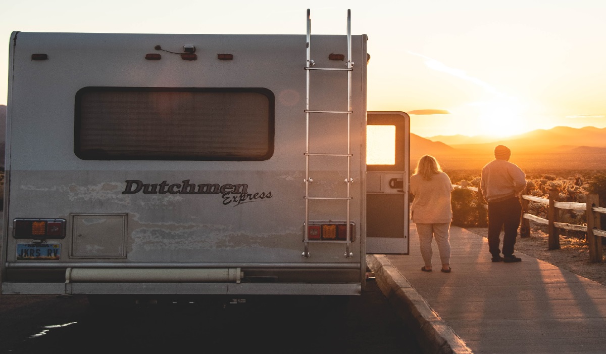 How Wide is the Average RV? (Motorhome FAQs) Trail and Summit