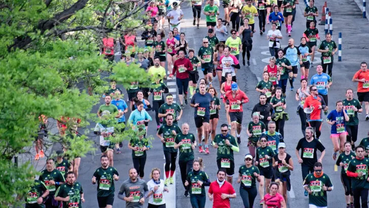 Sub 4 Hour Marathon (Training Plans + Pace Chart)